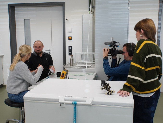 Galileo zu Besuch an der Hochschule Aalen – Stresstest für Thermobecher